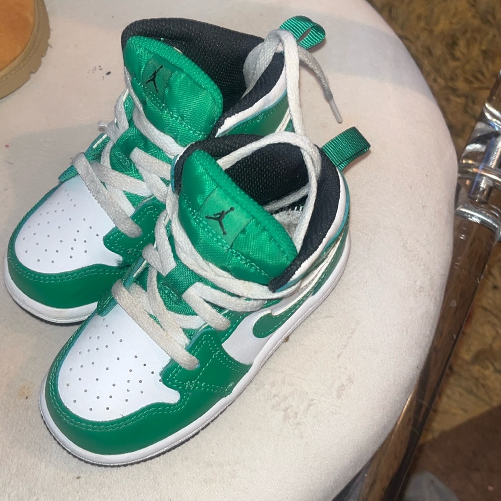 Green and white baby Dunks, high top. GUC.